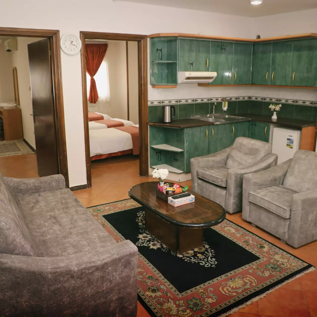 Alibaba https://cdn.alibaba.ir/ostorage/hotel-accommodation-images/697eff7d46ae9d8e6fb49d11_آپارتمان دوخوابه 5 نفره.webp